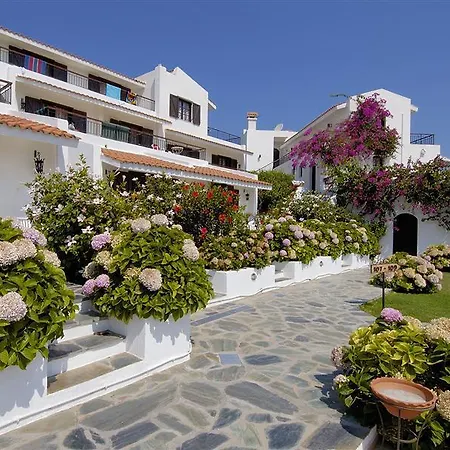 Bella Vista Village Hotel